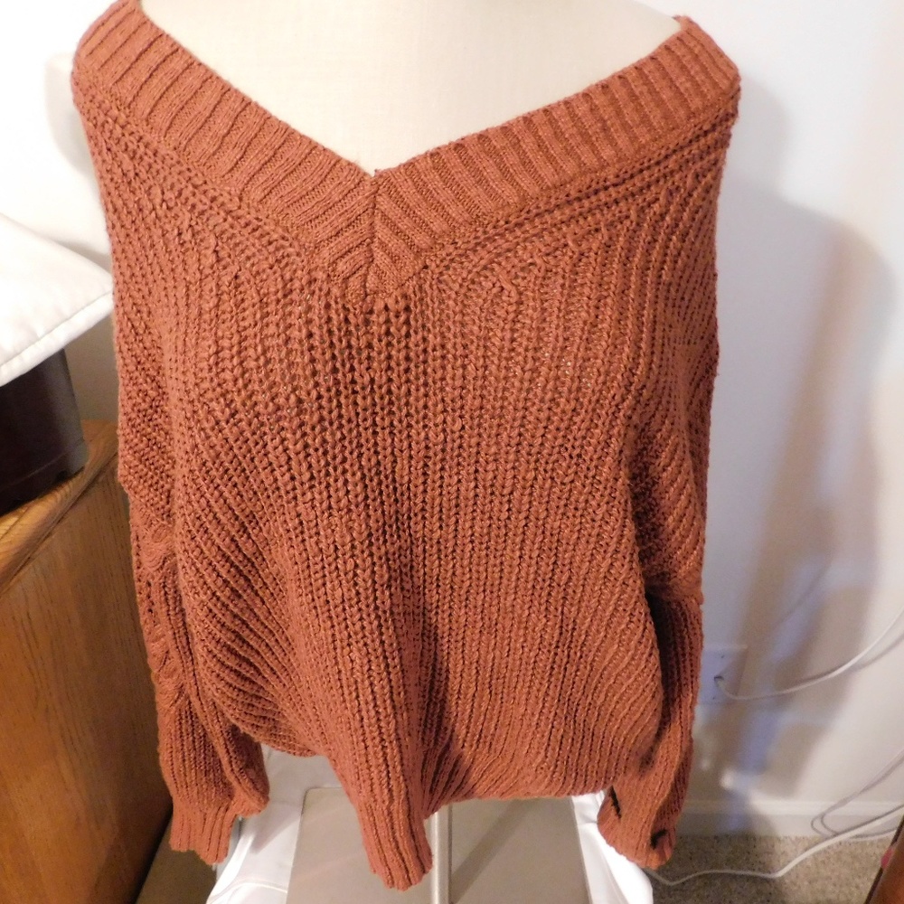 American Eagle NWT Sweater size small Rust color as pictured, Oversized